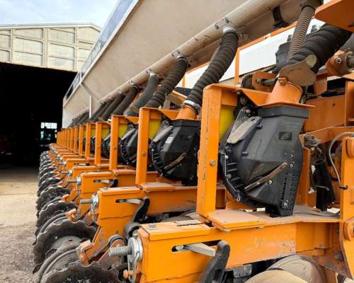 Cele Mobile 16 a 52 Autotrailer Neumática Fert al Costado