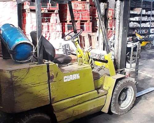 Autoelevador Daewo D25s C/autom Torre Triple , Desplazadora