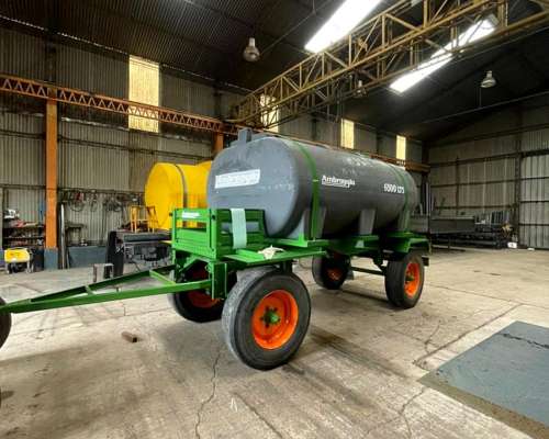 Acoplado Tanque de Polietileno 6500 Litros Ambroggio
