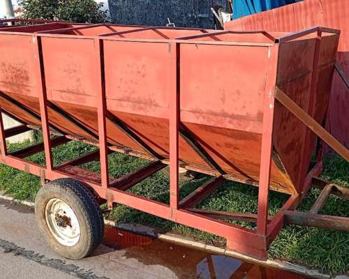 Tolva Semillera con Boquilla Atrás