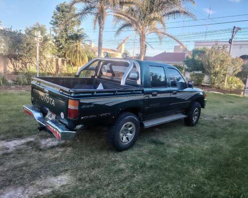 Camioneta Toyota SR5 4X4