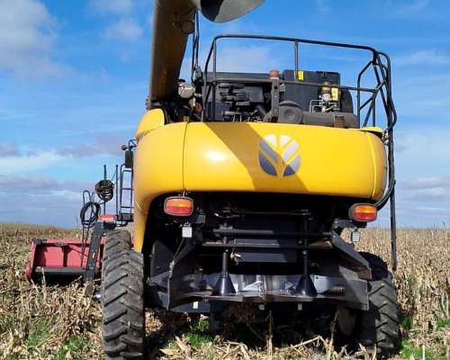 New Holland 5.85 Cemeentada. M6300hs. R 4100 Hs de Productor