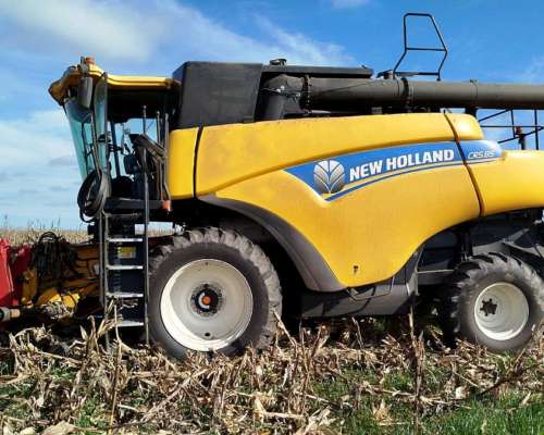 New Holland 5.85 Cemeentada. M6300hs. R 4100 Hs de Productor