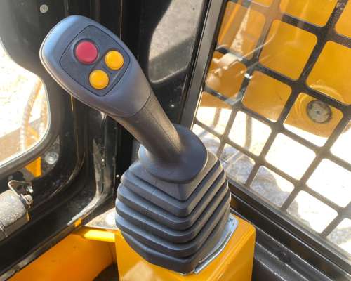 Minicargadora 50hp Sinomach 255f Cerrada A/C