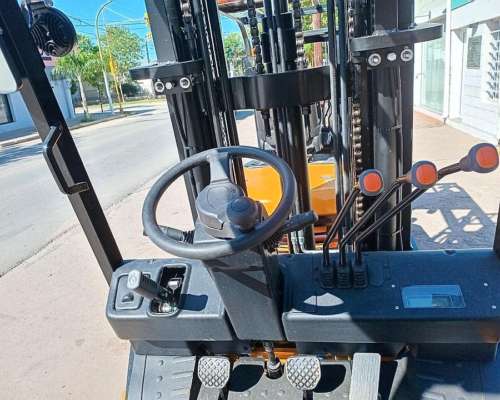 Autoelevadores y Mini Cargadora 2.5 TN y 3.5 TN Xcmg