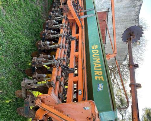 Sembradora Dumaire 700, 28 Cuerpos