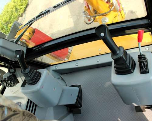 Retroexcavadora Iron 870h 4X4 - Entrega Inmediata