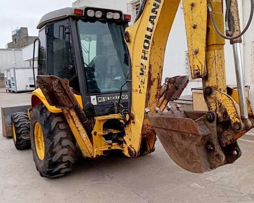 New Holland Retroexcavadora - año 2013