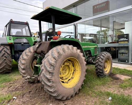 Tractor John Deere 5705 con Techo