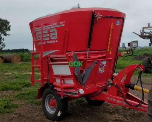 Mixer Vertical MGV 110f . Gea. con Goma y Balanza.