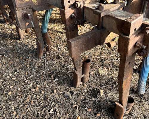 Aporcador Carpidor con Fertilizante 3 Puntos