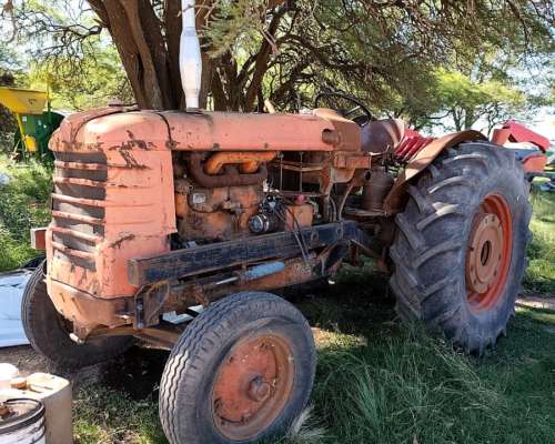 Fiat 60r. con Pala el Taurito.