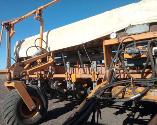 Agrometal TX Mega. año 2008. 16 a 52 y 20 a 42. Neumatica