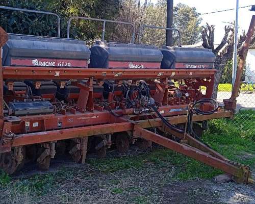 Vendo Apache Mod 6120 de 9 Surcos con Monitor Agrotax y Fert