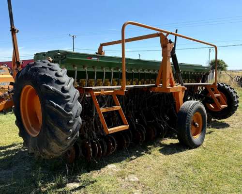 Sembradora Dumaire 600 de 25 a 17,5cm.