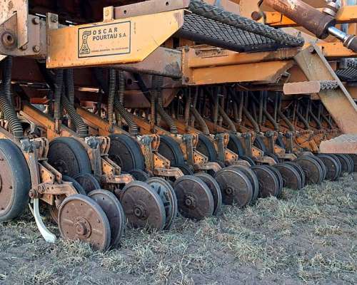 Sembradora Agrometal MX 33 a 21 Alfalfero y Fertilización