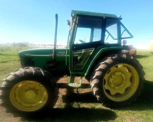 Tractor John Deere Modelo 5605 DT