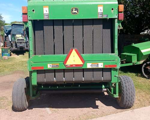 Rotoenfardadora John Deere 567