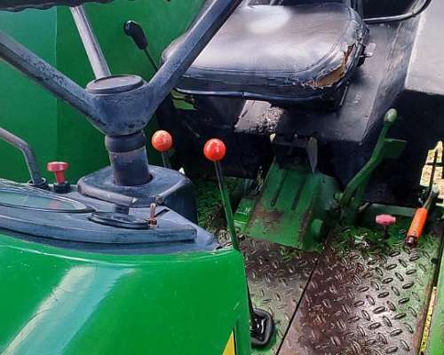 Tractor John Deere 3350.