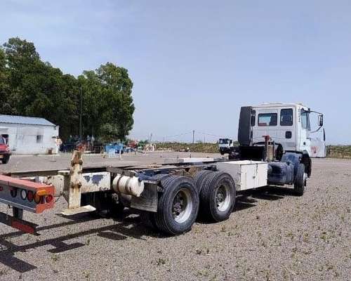 Se Vende Iveco 260 e 25 2013 6X4