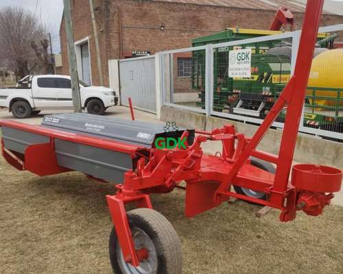 Desmalezadora Hileradora de Arrastre DHO 3000. Ombu