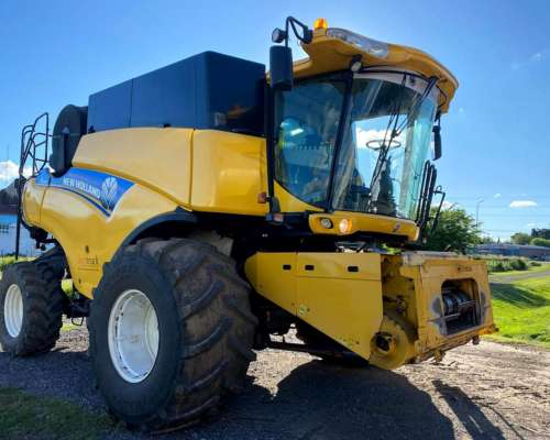 Cosechadora New Holland CR6080 con Cabezal 30 Pies