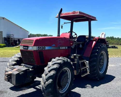 Tractor Case 5130 con Levante de 3 Puntos