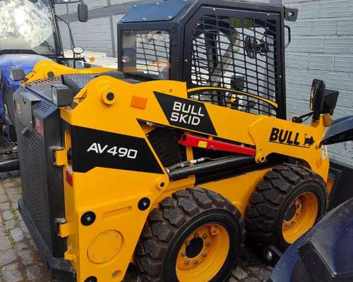 Minicargadora Bull - AV490 - Motor Kubota - Hidrostatico.