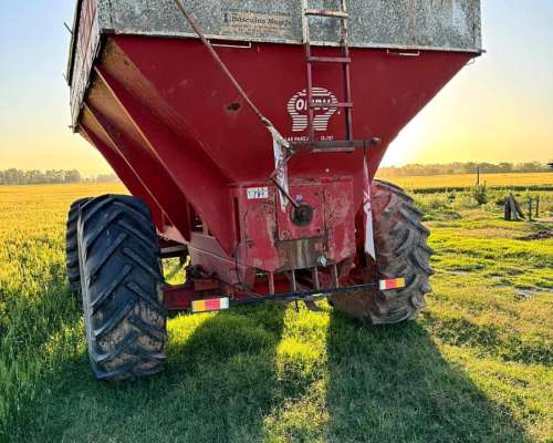 Tolva Ombu 16,5 TN. año 2004.