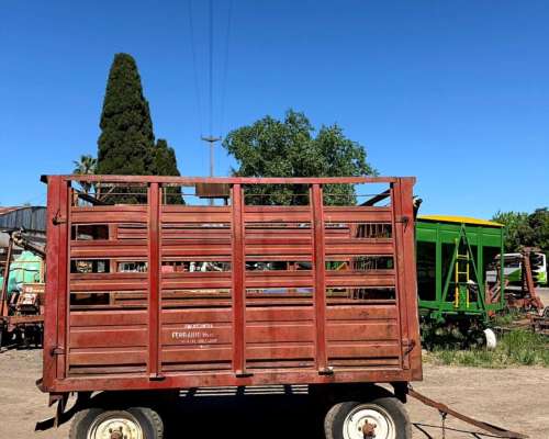 Acoplado Jaula Ferrario de 4X2 Metalico con Puerta Trasera