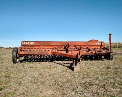 Sembradora Apache de Grano Fino de 27 Líneas a 17,5