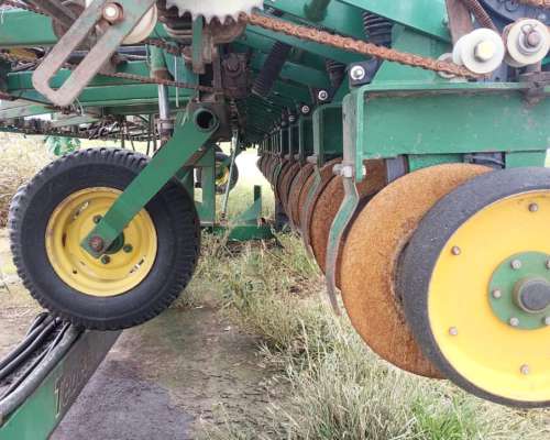 Sembradora Tedeschi Autotrailer de 26 a 52, año 2012
