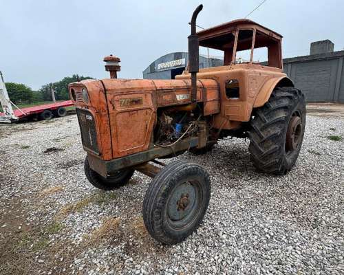 Tractor Fiat 700e con Toma de Fuerza e Hidraulico