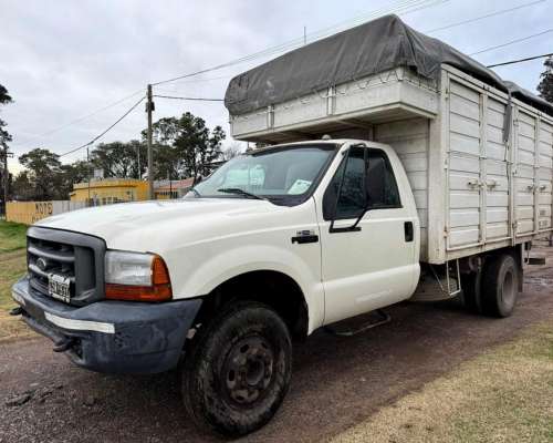 Ford 4000 con Carroceria Todo Puerta