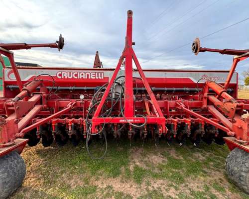 Crucianelli Pionera 4017 con Alfalfero y Kit Neumáticoo