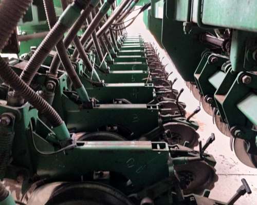 Sembradora Pierobon Multiplanter de 32a21 o 16 a 42