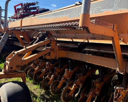 Sembradora Agrometal 33 a 21 cm Todo Chorrilo con Monitor