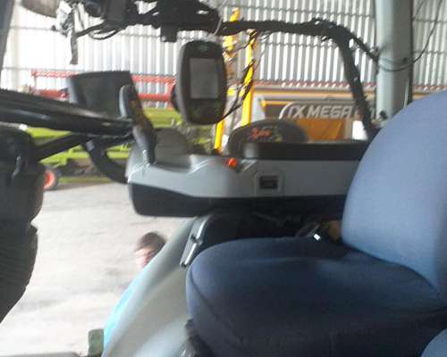 New Holland T8.325 año 2012. M 12.000 HS. Piloto. LEV 3p