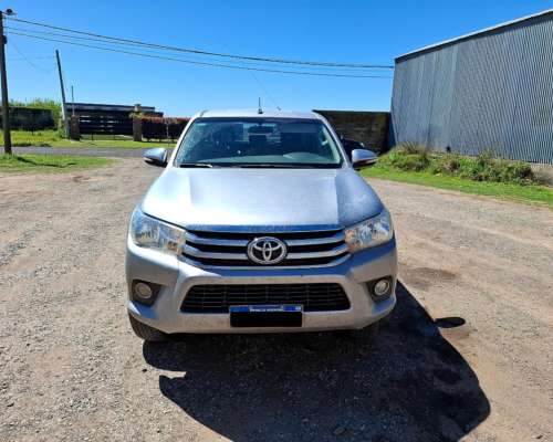Vendo Toyota Hilux 4X4 año 2017.