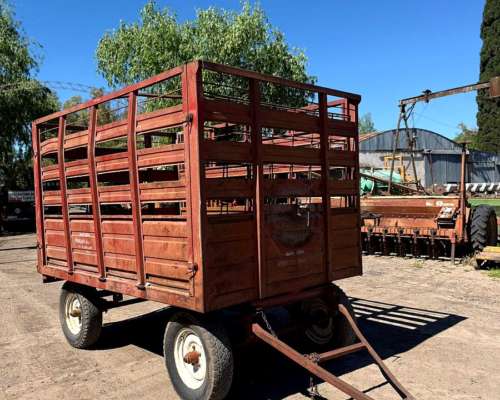 Acoplado Jaula Ferrario de 4X2 Metalico con Puerta Trasera