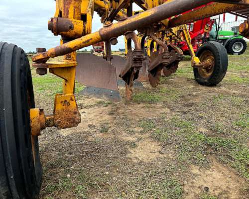 Arado Agrometal de 6 Rejas