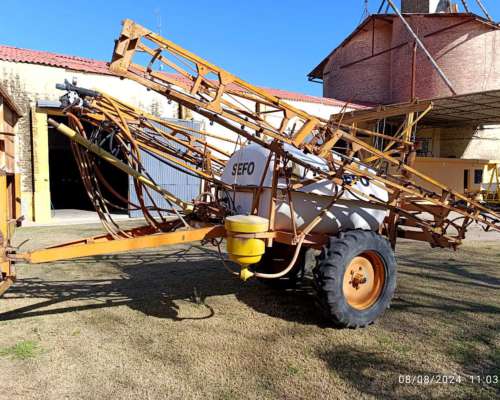 Pulverizador de Arrastre de 2000 Lts. Marca Sefo.