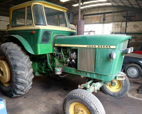 Tractor John Deere 2420