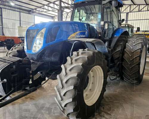 New Holland T 7060 año 2012, con 8800 Aprox.