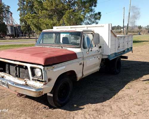 Ford F250 con Caja