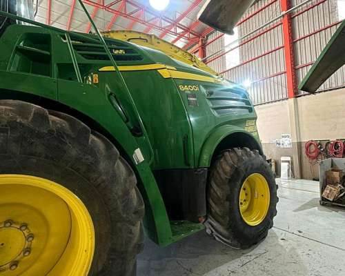 Picadora de Forrajes John Deere 8400i