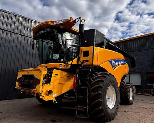 New Holland CR6080 Usada