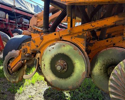 Sembradora Agrometal 33 a 21 cm Todo Chorrilo con Monitor