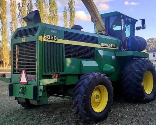 Vendo Picadora John Deere 6850. Cabezal Kemper 6 Surcos.