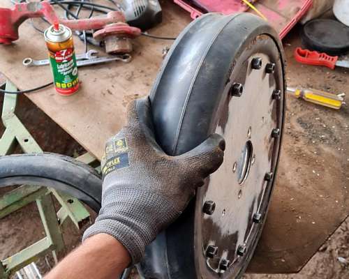 Busco Trabajo de Tractorista/senbrador/carrero